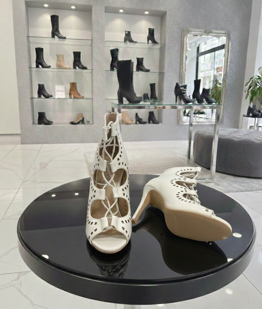 Escarpins à Lacets et Découpes Laser – Blanc Pur