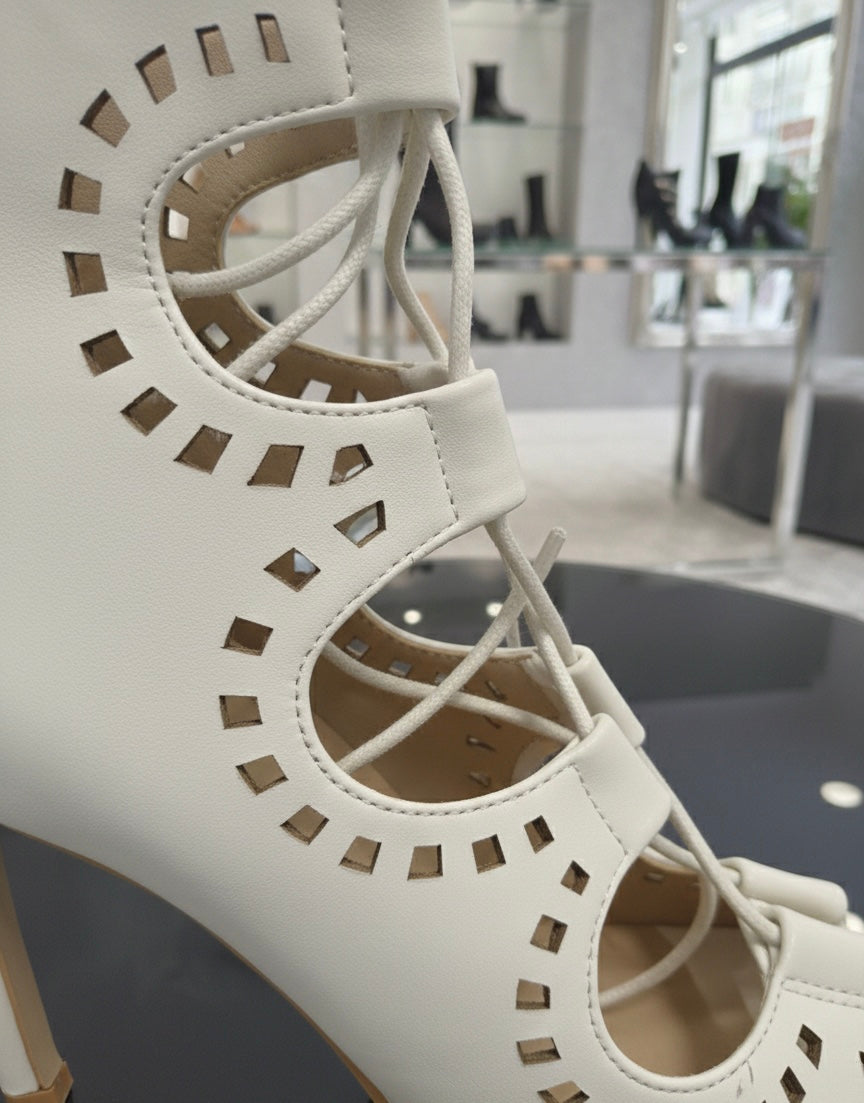 Escarpins à Lacets et Découpes Laser – Blanc Pur