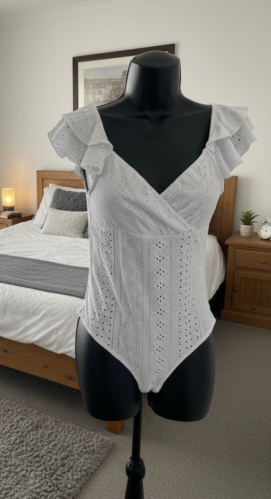 Body en dentelle blanche ajourée