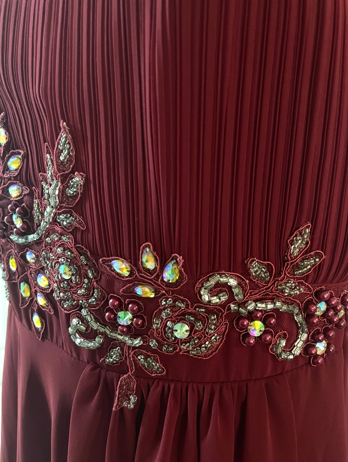 Robe de Soirée Bordeaux à Perles