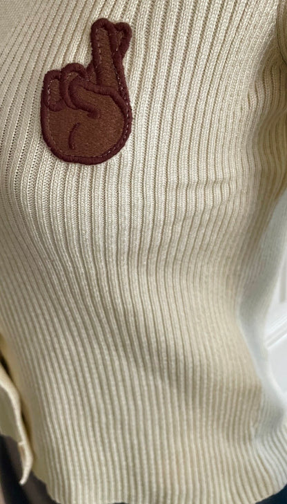 Cardigan Nervuré Crème avec Écusson "Doigts Croisés"