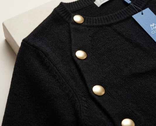 Pull Noir Élégant avec Boutons Dorés CUPHE