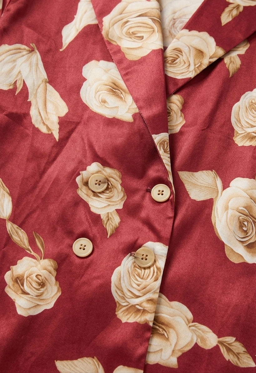 Blazer satiné bordeaux à imprimé roses crème