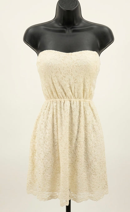 Robe Bustier en Dentelle Ivoire – Bohème & Romantique