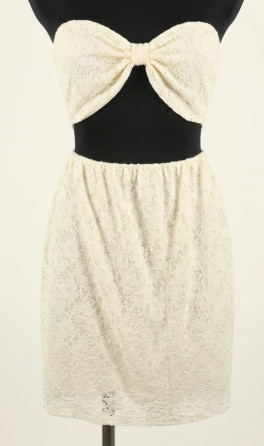 Robe Bustier en Dentelle Ivoire – Bohème & Romantique