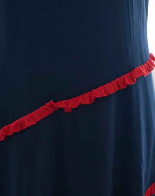 Robe Longue Fluide Marine & Volants Rouges