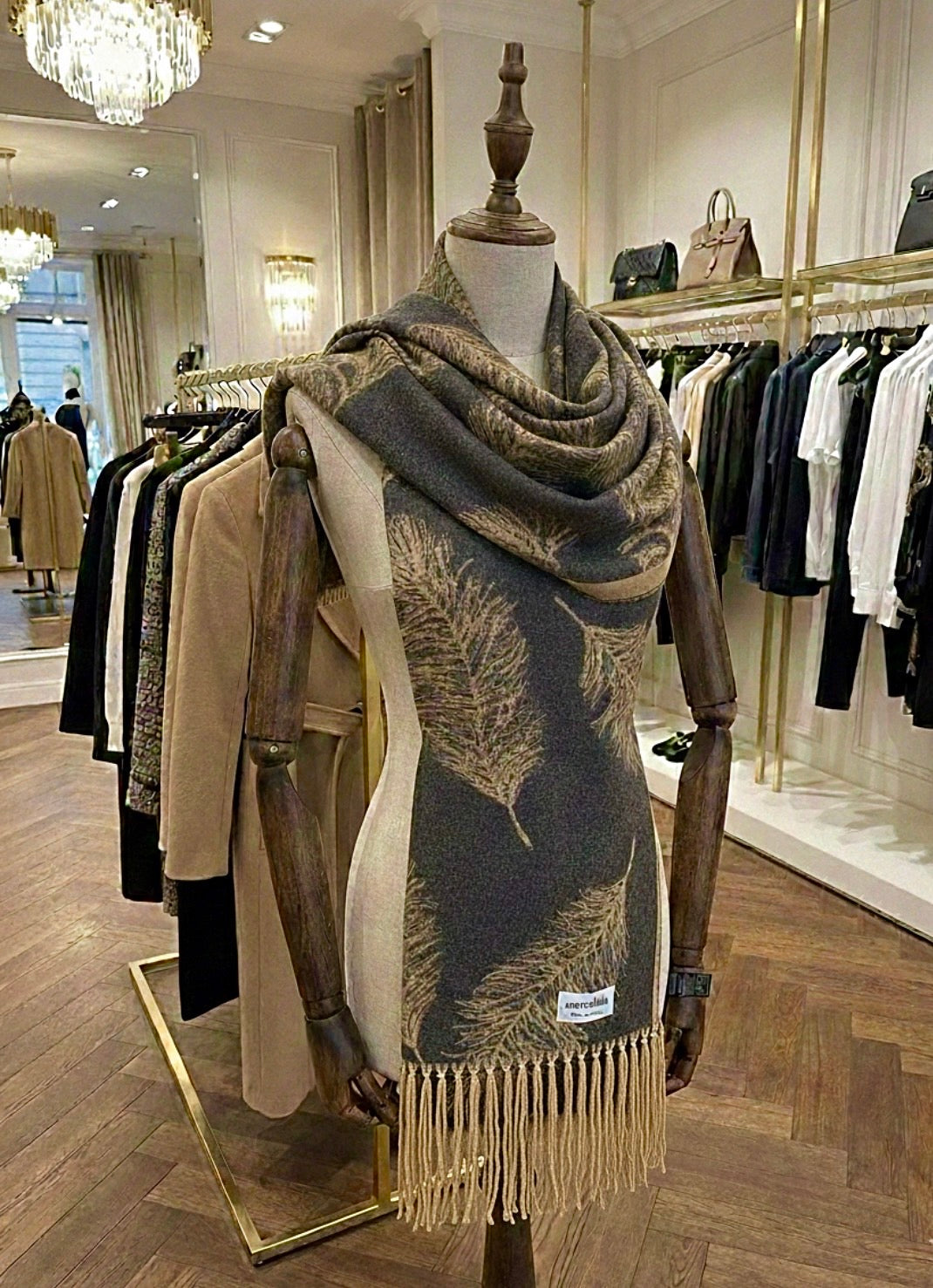 Écharpe Manoukian - Collection "Laine" Premium – Motif Plumes Dorées